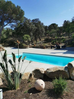 Dépendance dans Mas traditionnel avec piscine